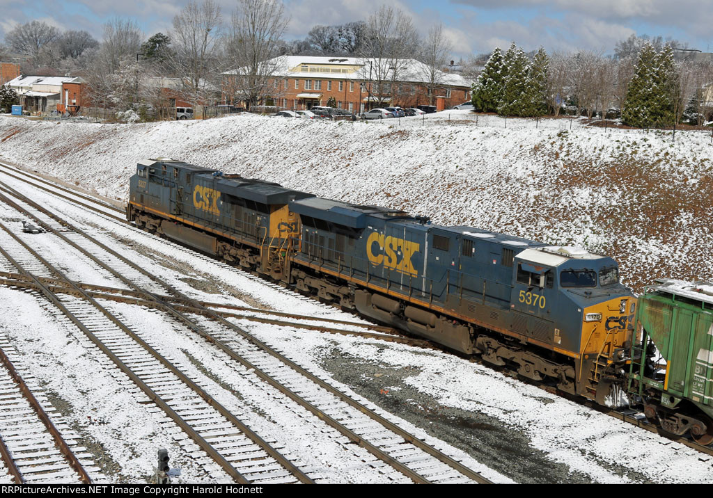 CSX 5337 & 5370 lead train F741-21 southbound